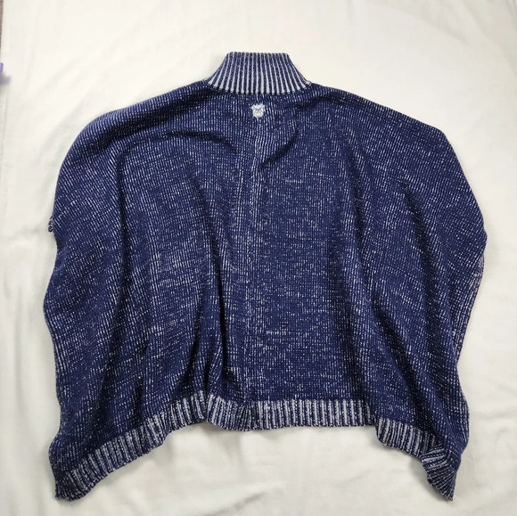 Butler Bulldogs × Emerson Street Zip Up Knit Poncho. Size XL. NWT - Picture 5 of 9